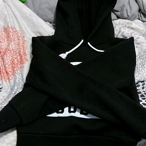 Cropped Hood - Picture 2 of 2